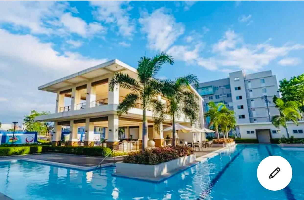 8 Spatial Condominium Davao Luaran gambar
