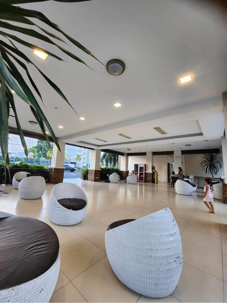8 Spatial Condominium Davao Luaran gambar